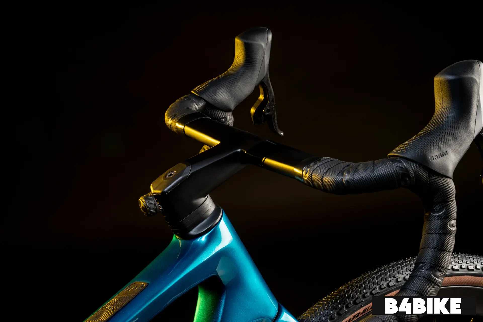 Colnago G4-X Shimano GRX Di2 825 2x