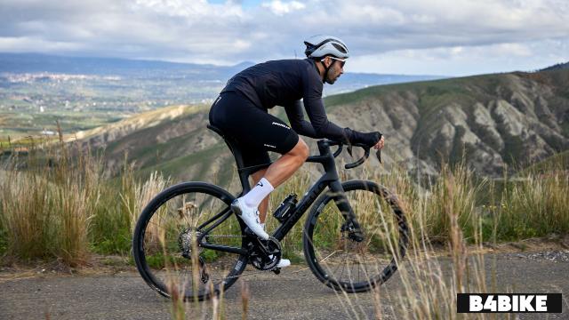 Pinarello X3 SRAM Rival AXS